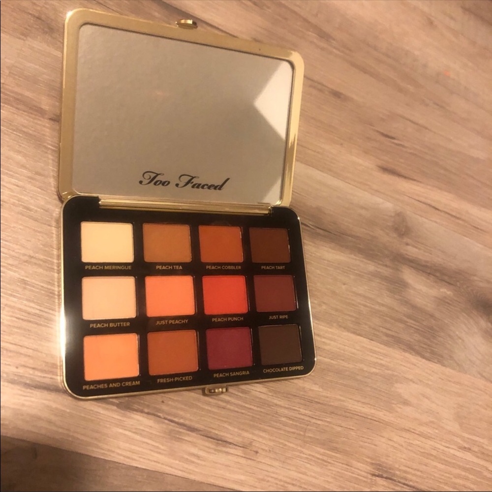 Too faced just peachy eyeshadow pallet